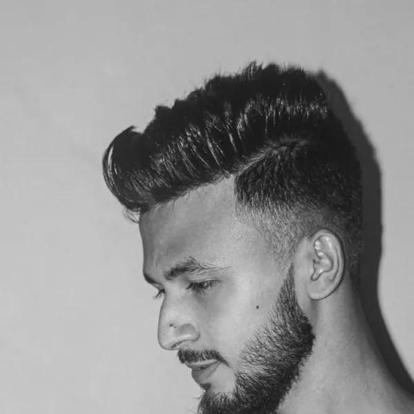 Herreklipp med fade og skarp skill